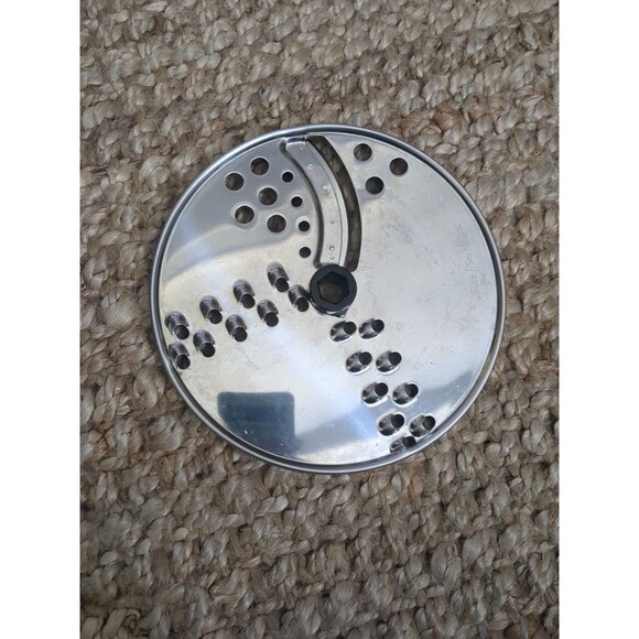 Oster 14 Cup Food Processor FPSTFP4263-DFL Replacement Slice and Shred Disc - Picture 1 of 3